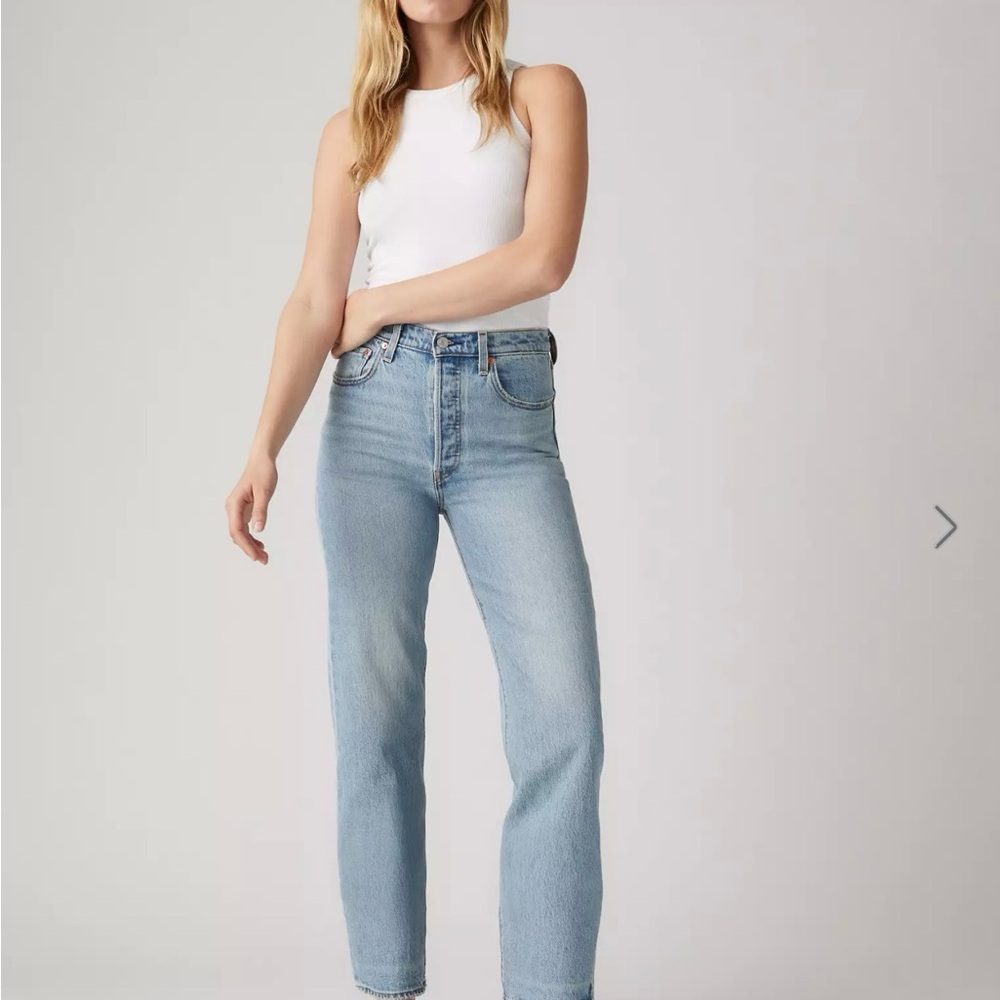 Levi's Ribcage Straight Ankle Jeans - medium wash